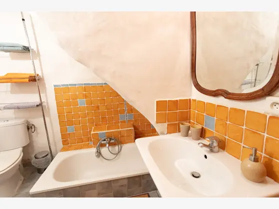 Orange Suite — room at La Vieille Maison - Halte Gourmande, Durfort et Saint Martin de Sossenac — photo 4 of 9