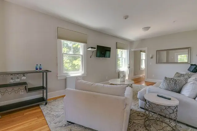 Retreat 2 | Grand Suite Lake View — room at Lakehouse Inn, Lee — photo 2 of 2