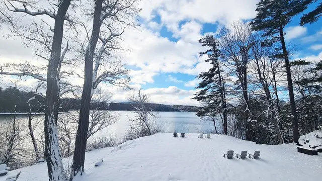 Retreat 2 | King Suite Lake View — room at Lakehouse Inn, Lee — photo 6 of 9