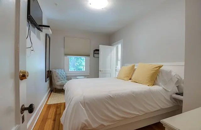 Retreat 2 | Standard Queen  – Lakehouse Inn