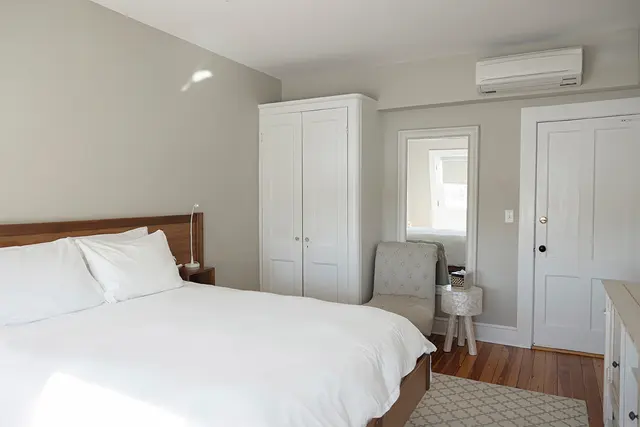 Room 24 | Queen | Shared Balcony & Lake View — room at Lakehouse Inn, Lee — photo 3 of 5