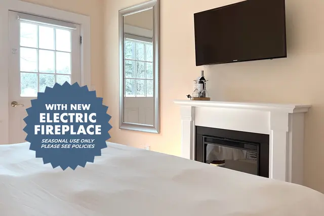 Room 26 | Deluxe King bed | Shared Balcony & Lake View – Lakehouse Inn