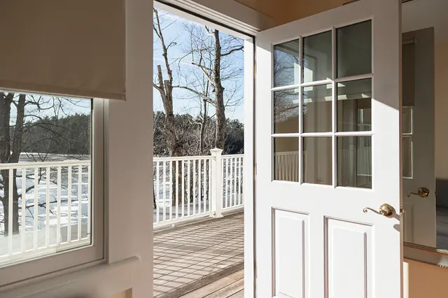 Room 26 | Deluxe King bed | Shared Balcony & Lake View — room at Lakehouse Inn, Lee — photo 7 of 7