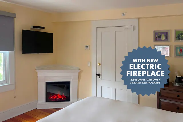 Room 31 | Spacious Corner Queen | Top Floor & Large Bathroom Clone – Lakehouse Inn