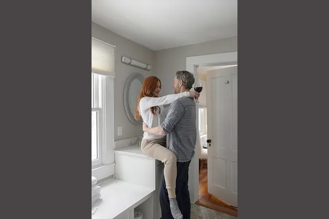 Room 31 | Spacious Corner Queen | Top Floor & Large Bathroom — room at Lakehouse Inn, Lee — photo 6 of 6