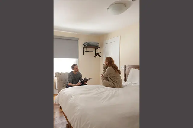 Room 33 | Cozy Queen | Large Bathroom — Lakehouse Inn, Lee (2/5)