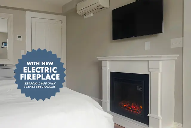 Room 34 | Superior Queen | Top Floor & Lake View – Lakehouse Inn