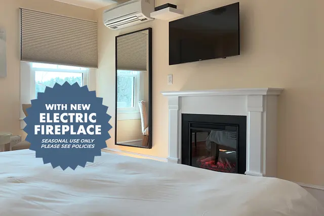 Room 36 | Deluxe King Bed | Lake View & Large Bathroom – Lakehouse Inn