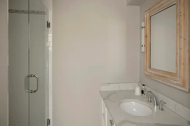 Room 36 | Deluxe King Bed | Lake View & Large Bathroom — room at Lakehouse Inn, Lee — photo 6 of 6