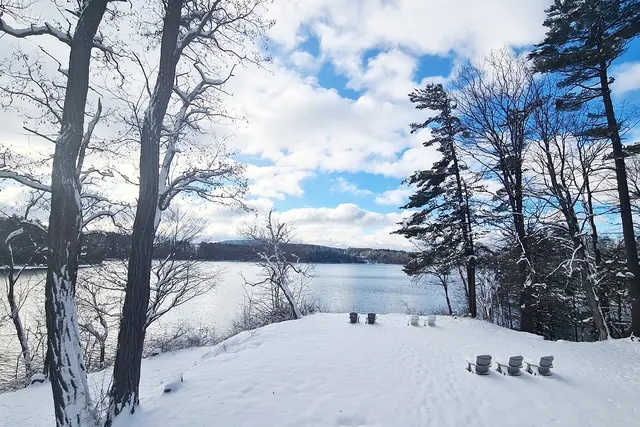 Room 38 | Laurel Lake View King Suite — Lakehouse Inn, Lee (9/9)