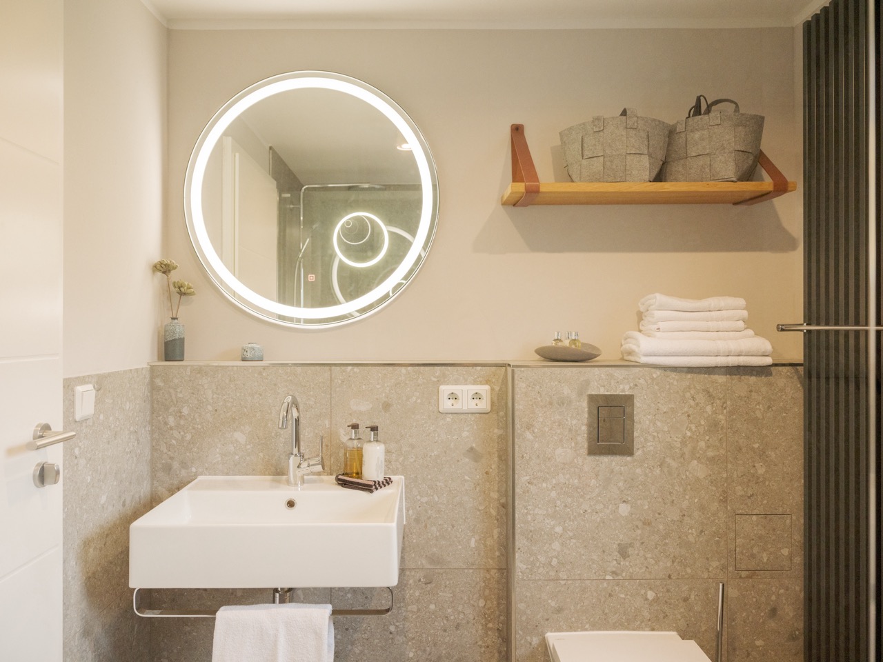 Villa Groth No. 10 | 1 Bedroom Gartenhaus | Terrace — accommodation at OSTKÜSTE Boutique Apartments, Seebad Ahlbeck — photo 10 of 17
