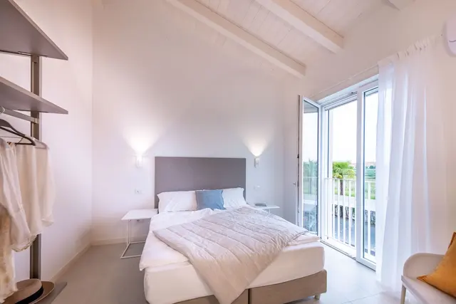 Suite Superiore | Central location, close to pool — apartment at Pareus Beach Resort Caorle, 30021 Caorle — photo 4 of 6