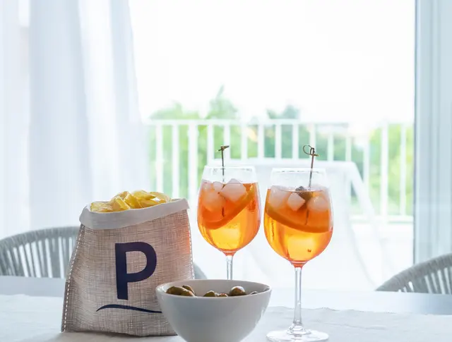 Suite Superiore | Sun Terrace Retreat, easy access to the beach — apartment at Pareus Beach Resort Caorle, 30021 Caorle — photo 5 of 6