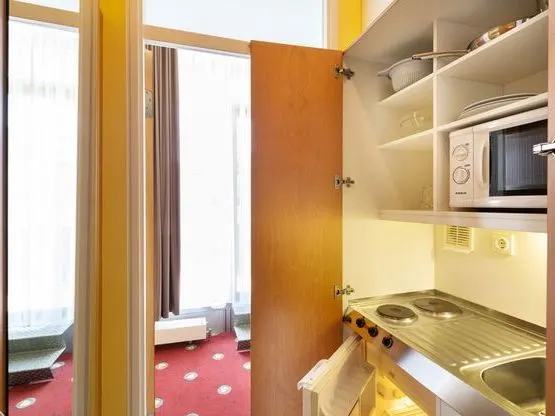 1 Bedroom Apartment | Oversized bed | Kitchenette – Plaza Hotel & Living Frankfurt Am Main