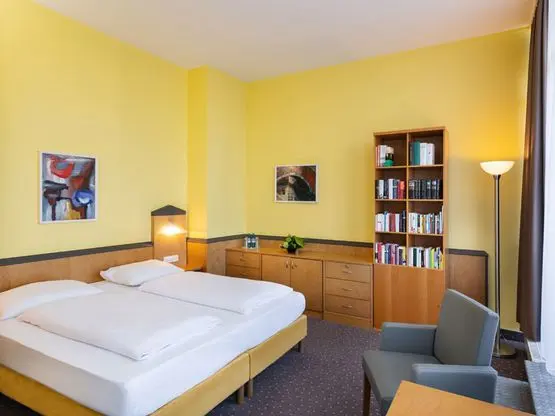 Apartment — Plaza Hotel & Living, Frankfurt Am Main (2/4)