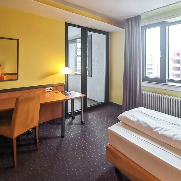 Classic Double | Corner Room & Private Balcony – Plaza Hotel & Living Frankfurt Am Main