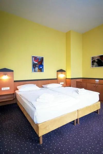 Doppelzimmer | Classic | Küchenzeile & begehbare Dusche – Plaza Hotel & Living