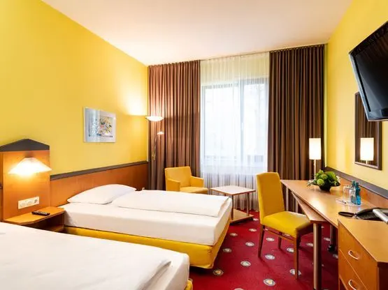 Classic Double | Low Floor & Courtyard View – Plaza Hotel & Living