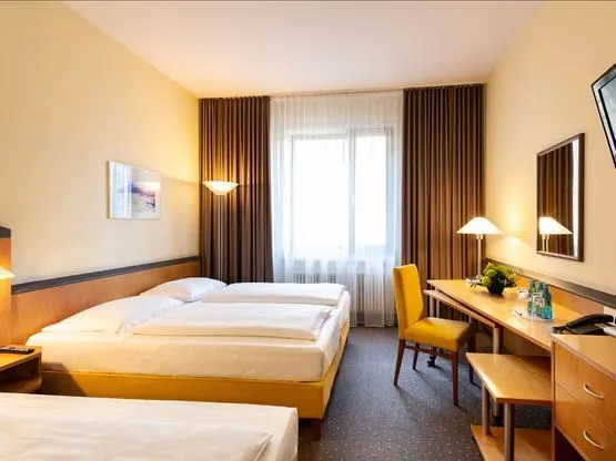Classic Triple | Close to Lobby, Pet Friendly – Plaza Hotel & Living Frankfurt Am Main