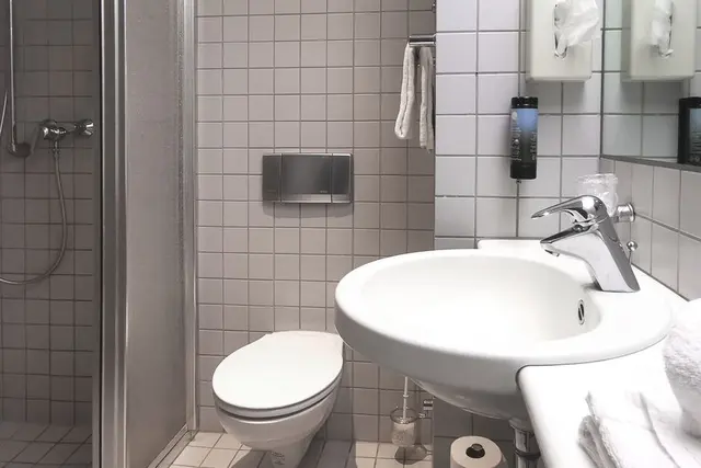 Corner Bedroom | Double | Balcony — room at Plaza Hotel & Living, Frankfurt Am Main — photo 2 of 3