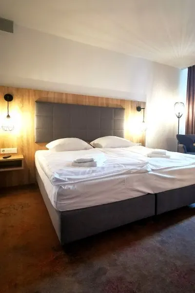 Deluxe Double   – Plaza Hotel & Living