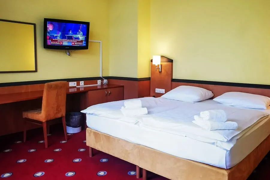 Double Bedroom | Classic | Balcony – Plaza Hotel & Living Frankfurt Am Main