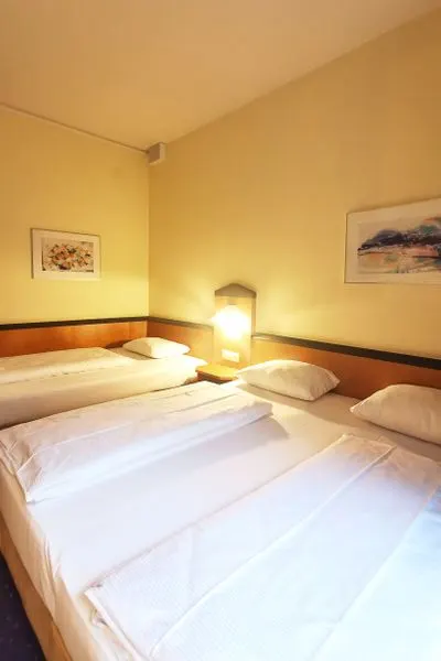 Family Bedroom | 1 Double  & 1 Single – Plaza Hotel & Living