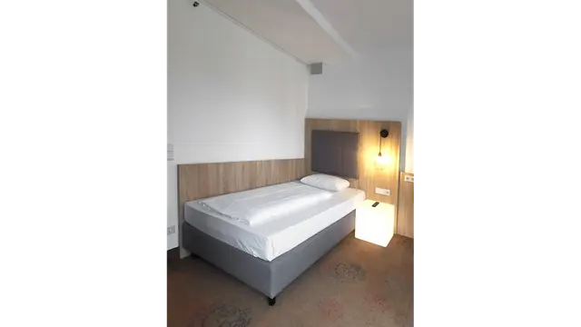 Modern Single | Extra Quiet & Backside View – Plaza Hotel & Living