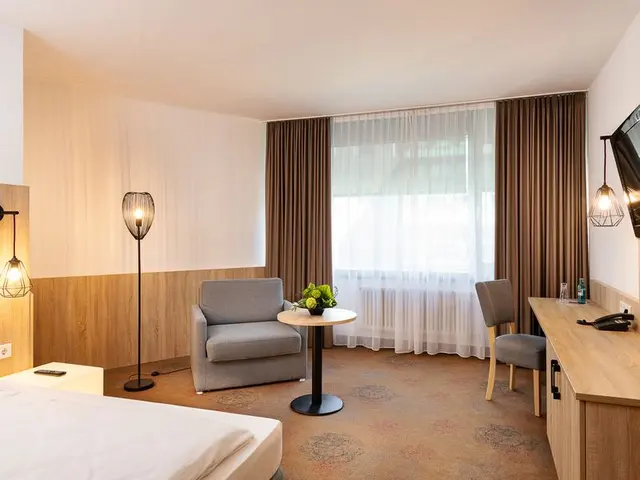 Oversized Single | Modern | kitchenette – Plaza Hotel & Living