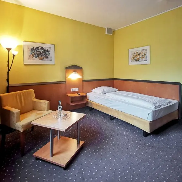 Single Room | Classic | Kitchenette & Top Floor – Plaza Hotel & Living Frankfurt Am Main