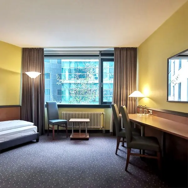 Spacious Corner Single Room | Classic | walk-in shower – Plaza Hotel & Living