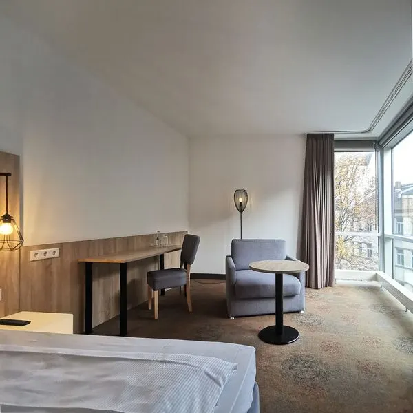 Spacious Single Corner Room | Modern | Oversized Single bed – Plaza Hotel & Living