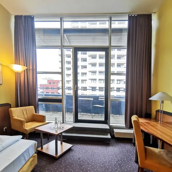 Studio | Large, City View & Roof Terrace — Plaza Hotel & Living, Frankfurt Am Main (3/6)