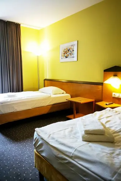 Twin Bedroom | Classic | Low Floor – Plaza Hotel & Living Frankfurt Am Main