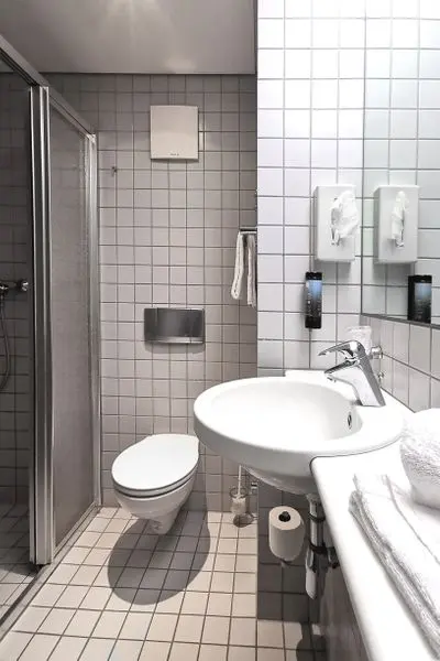 Twin Bedroom | Classic | Low Floor — room at Plaza Hotel & Living, Frankfurt Am Main — photo 2 of 2