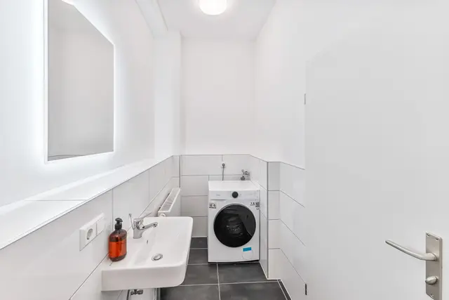 1 Room Apartment | Katzental Strasse — RAUMSCHMIDE GmbH,  Ihr Partner für möblierte Unterkünfte (2/8)