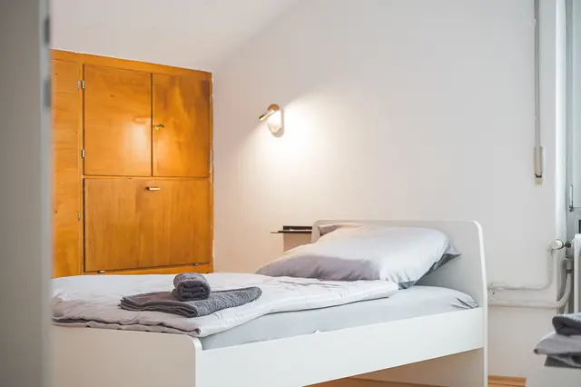 3 Room Apartment | Hauptstrasse — RAUMSCHMIDE GmbH, Ihr Partner für möblierte Unterkünfte (2/5)