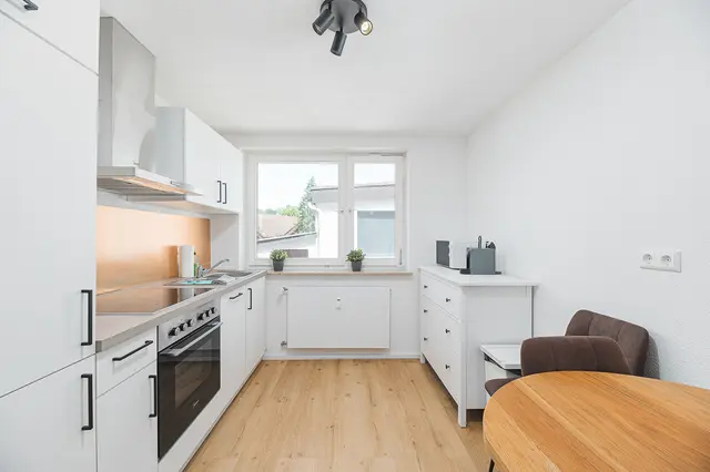 3 Room Apartment | Schillerstraße Strasse — accommodation at RAUMSCHMIDE GmbH, Göppingen — photo 2 of 5