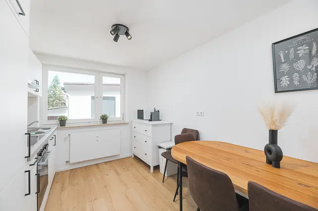 3 Room Apartment | Schillerstraße Strasse — accommodation at RAUMSCHMIDE GmbH, Göppingen — photo 3 of 5