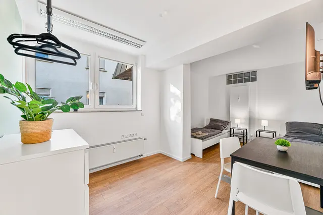 4 Room Apartment for 7 | Goethestrasse — RAUMSCHMIDE GmbH,  Ihr Partner für möblierte Unterkünfte (2/7)