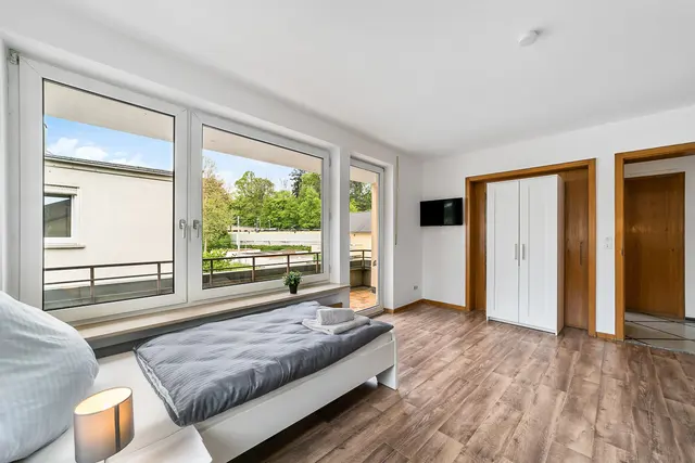4 Room Apartment for 8 | Goethestrasse — RAUMSCHMIDE GmbH,  Ihr Partner für möblierte Unterkünfte (3/6)