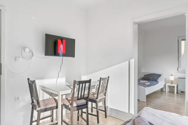 4 Room Apartment for 9 | Stuttgarter Strasse — RAUMSCHMIDE GmbH,  Ihr Partner für möblierte Unterkünfte (4/6)