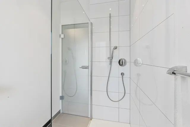 4 Room Apartment for 9 | Stuttgarter Strasse — RAUMSCHMIDE GmbH,  Ihr Partner für möblierte Unterkünfte (5/6)