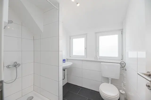 4 Room Apartment | Stuttgarter Strasse — accommodation at RAUMSCHMIDE GmbH, Ihr Partner für möblierte Unterkünfte — photo 4 of 5