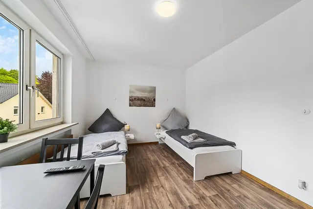 GP04 | 4 Room Apartment for 8 with balcony | Göppingen — RAUMSCHMIDE GmbH, Ihr Partner für möblierte Unterkünfte (2/8)