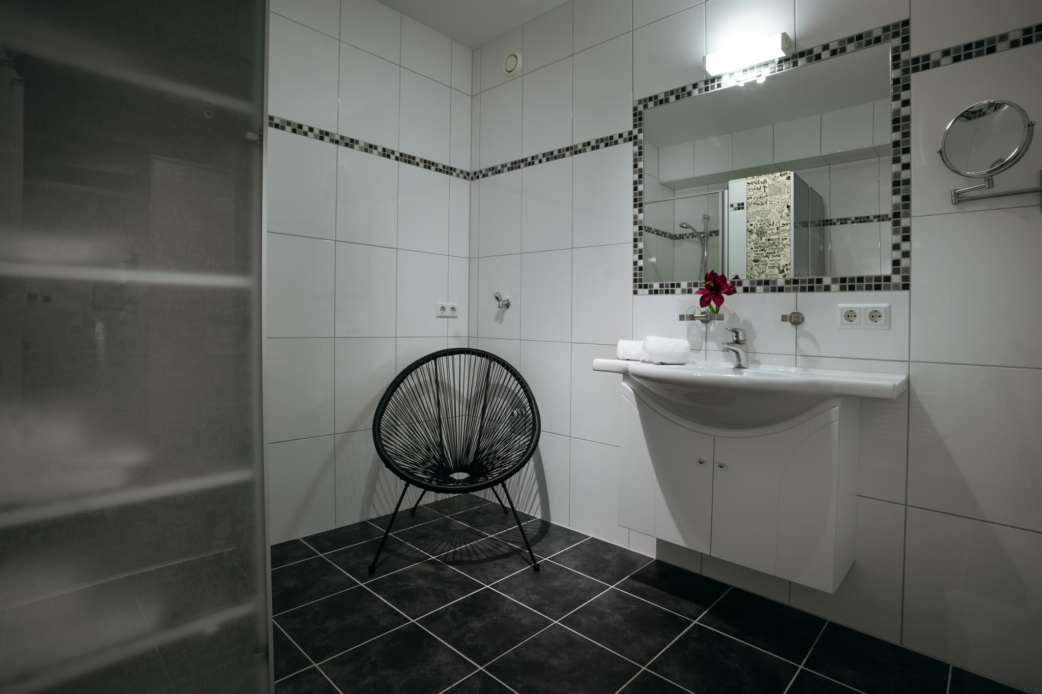 Augasse B7 | Spacious modern apartment right by Planai/Congress with terrace & Planai views — apartment at Schladming Appartements Maria Gruber GmbH, Schladming — photo 6 of 11