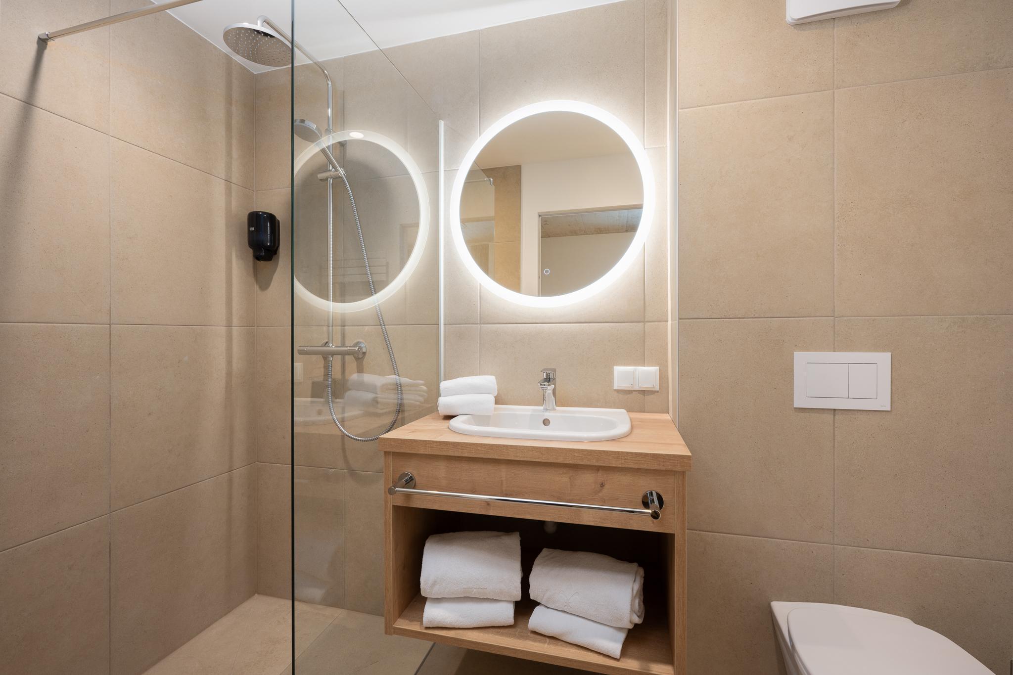 Basecamp Reiteralm 2.05 | 2 bedrooms with balcony on a higher floor | Sunny side with evening sun | Right at the Reiteralm valley station | Outdoor sauna, gym & social outdoor area — apartment at Schladming Appartements Maria Gruber GmbH, Schladming — photo 5 of 18