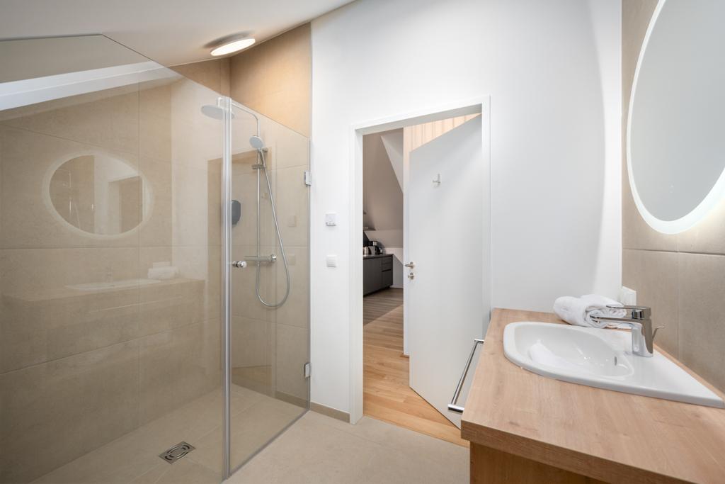 Basecamp Reiteralm 2.09 | 2 bedrooms with superior balcony on a higher floor | Evening sun & mountain view | Right at the Reiteralm valley station | Outdoor sauna, gym & social outdoor area — apartment at Schladming Appartements Maria Gruber GmbH, Schladming — photo 6 of 16