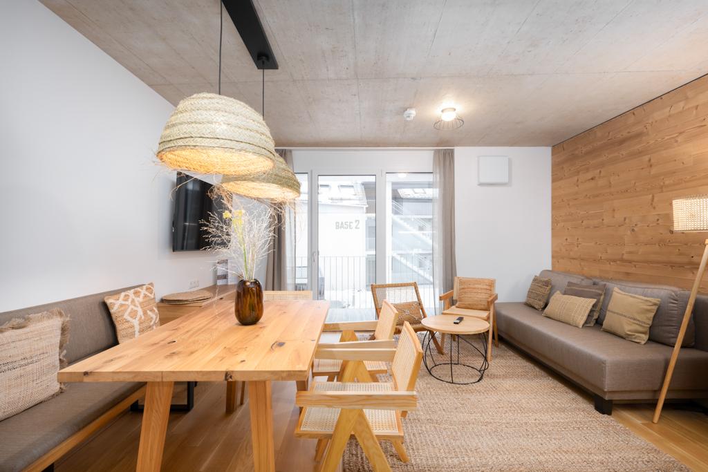 Basecamp Reiteralm 3.04 | 2 bedrooms with balcony on a higher floor | Sunny side with morning sun | Right at the Reiteralm valley station | Outdoor sauna, gym & social outdoor area – Schladming Appartements Maria Gruber GmbH