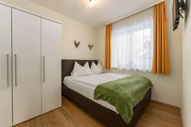 Bella Vista Large Top 3 | Moderner Aktiv-Stay am Talbach nahe Zentrum & Planai | Balkon & Bergblick — Schladming Appartements Maria Gruber GmbH, Schladming (5/10)